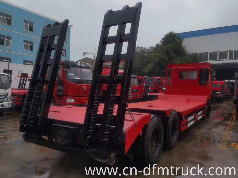 Dongfeng Flatbed Transport Vehicle